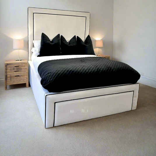 Toria Luxury Bed Along Contrast Fabric Piping